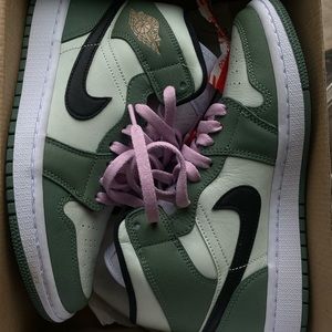 Wmns Air Jordan 1 Mid SE ‘Dutch Green’